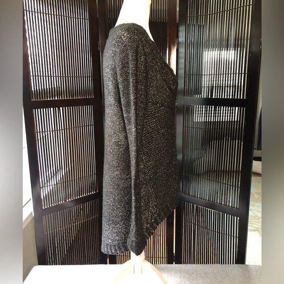 Guess V-Neck Tunic Sweater with High/Low Hem size medium - Picture 6 of 9